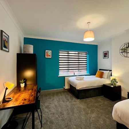 Bramhall House - Great For Contractors Or Family Holidays คลีทอร์ปส์ ภายนอก รูปภาพ