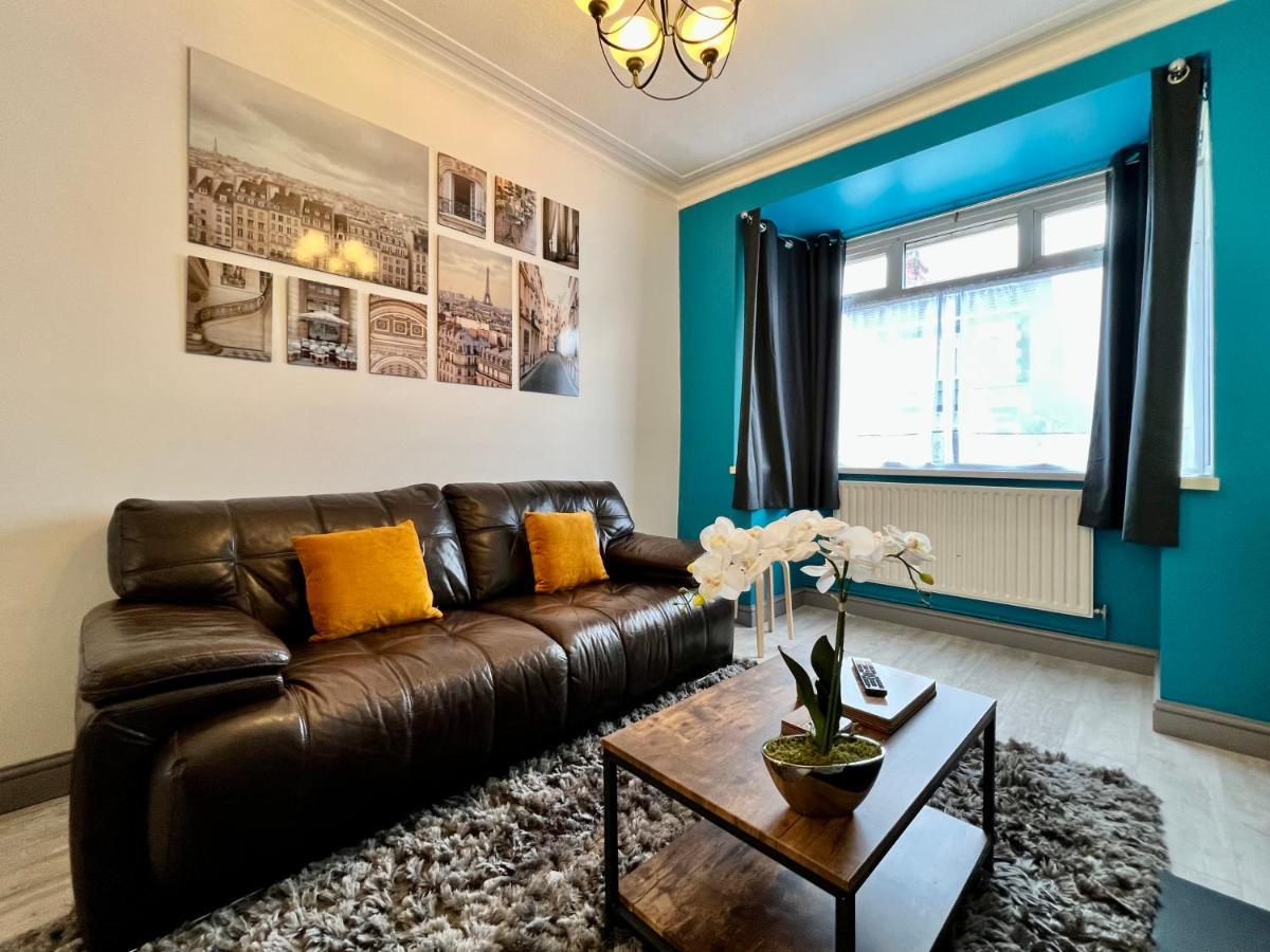 Bramhall House - Great For Contractors Or Family Holidays คลีทอร์ปส์ ภายนอก รูปภาพ
