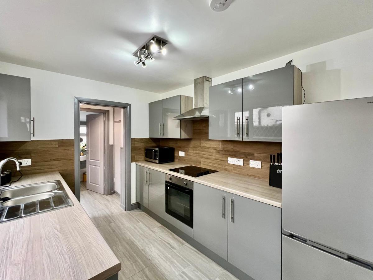 Bramhall House - Great For Contractors Or Family Holidays คลีทอร์ปส์ ภายนอก รูปภาพ
