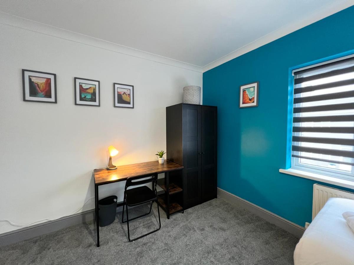 Bramhall House - Great For Contractors Or Family Holidays คลีทอร์ปส์ ภายนอก รูปภาพ