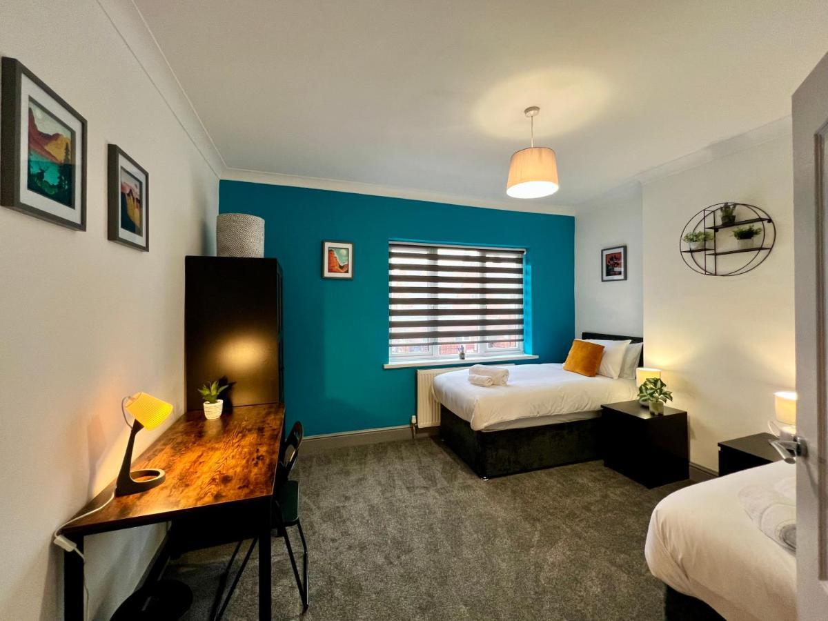 Bramhall House - Great For Contractors Or Family Holidays คลีทอร์ปส์ ภายนอก รูปภาพ