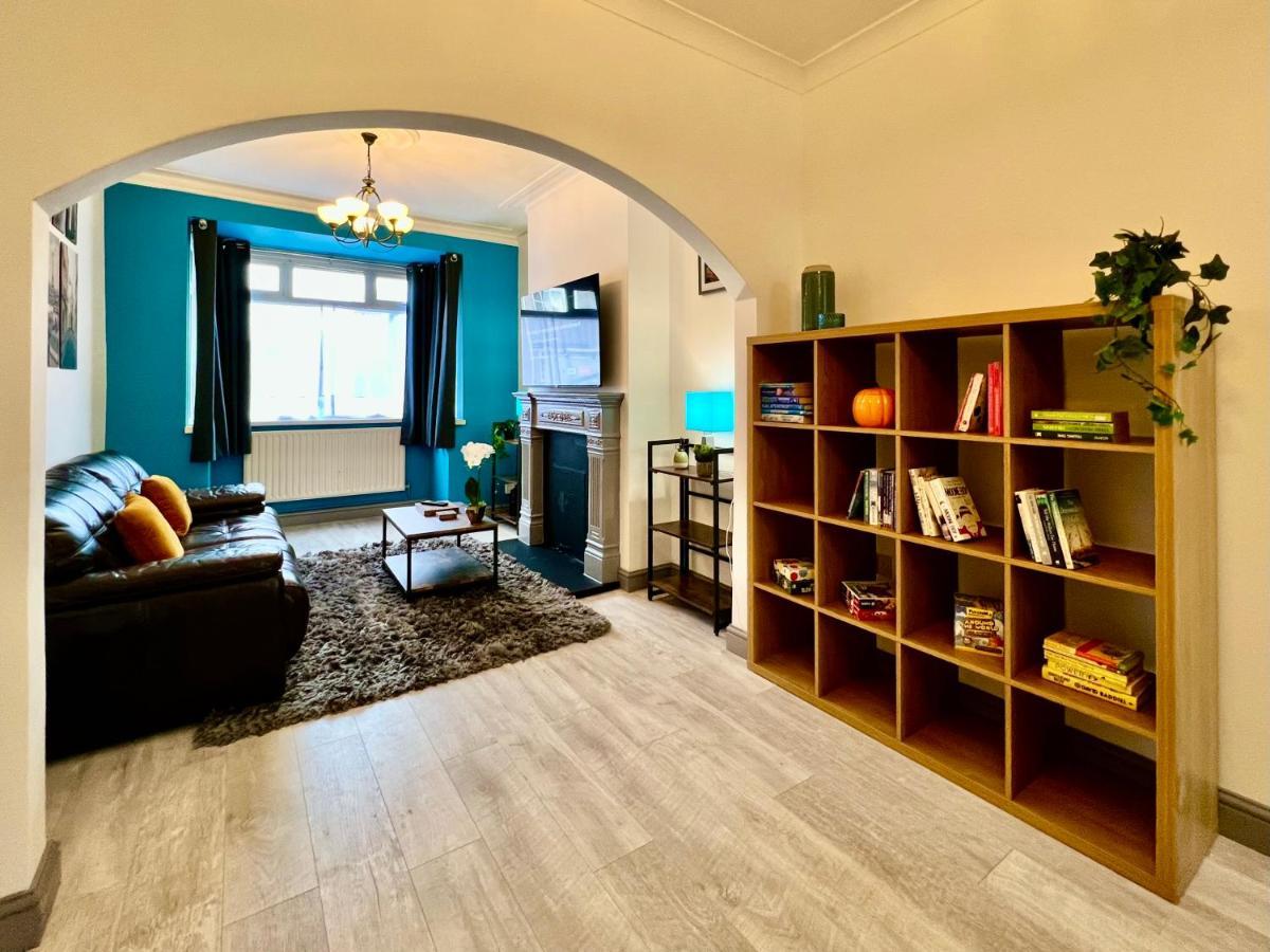 Bramhall House - Great For Contractors Or Family Holidays คลีทอร์ปส์ ภายนอก รูปภาพ
