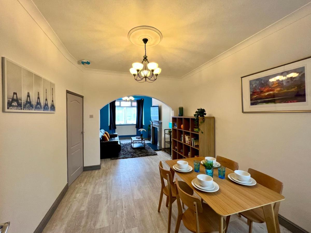 Bramhall House - Great For Contractors Or Family Holidays คลีทอร์ปส์ ภายนอก รูปภาพ
