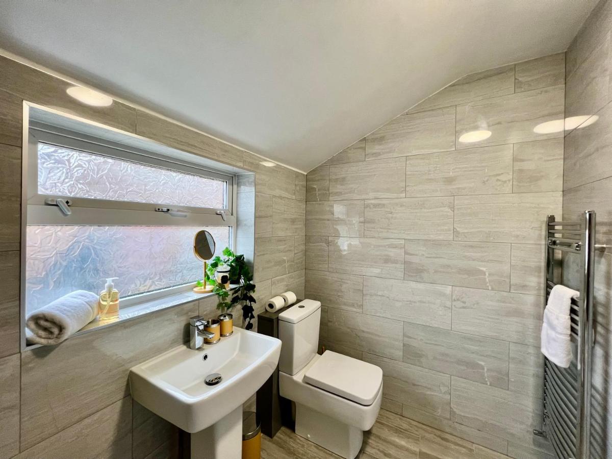 Bramhall House - Great For Contractors Or Family Holidays คลีทอร์ปส์ ภายนอก รูปภาพ