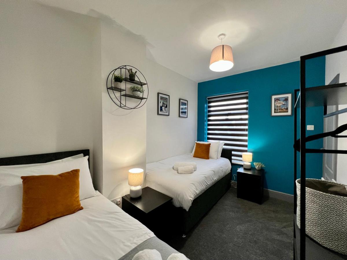 Bramhall House - Great For Contractors Or Family Holidays คลีทอร์ปส์ ภายนอก รูปภาพ