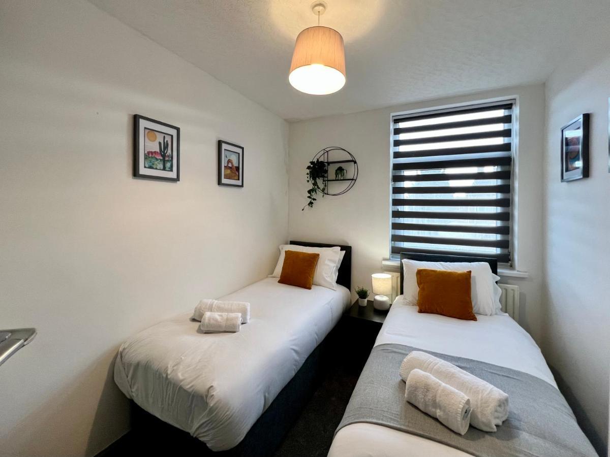 Bramhall House - Great For Contractors Or Family Holidays คลีทอร์ปส์ ภายนอก รูปภาพ