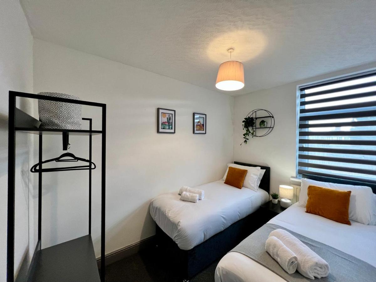 Bramhall House - Great For Contractors Or Family Holidays คลีทอร์ปส์ ภายนอก รูปภาพ