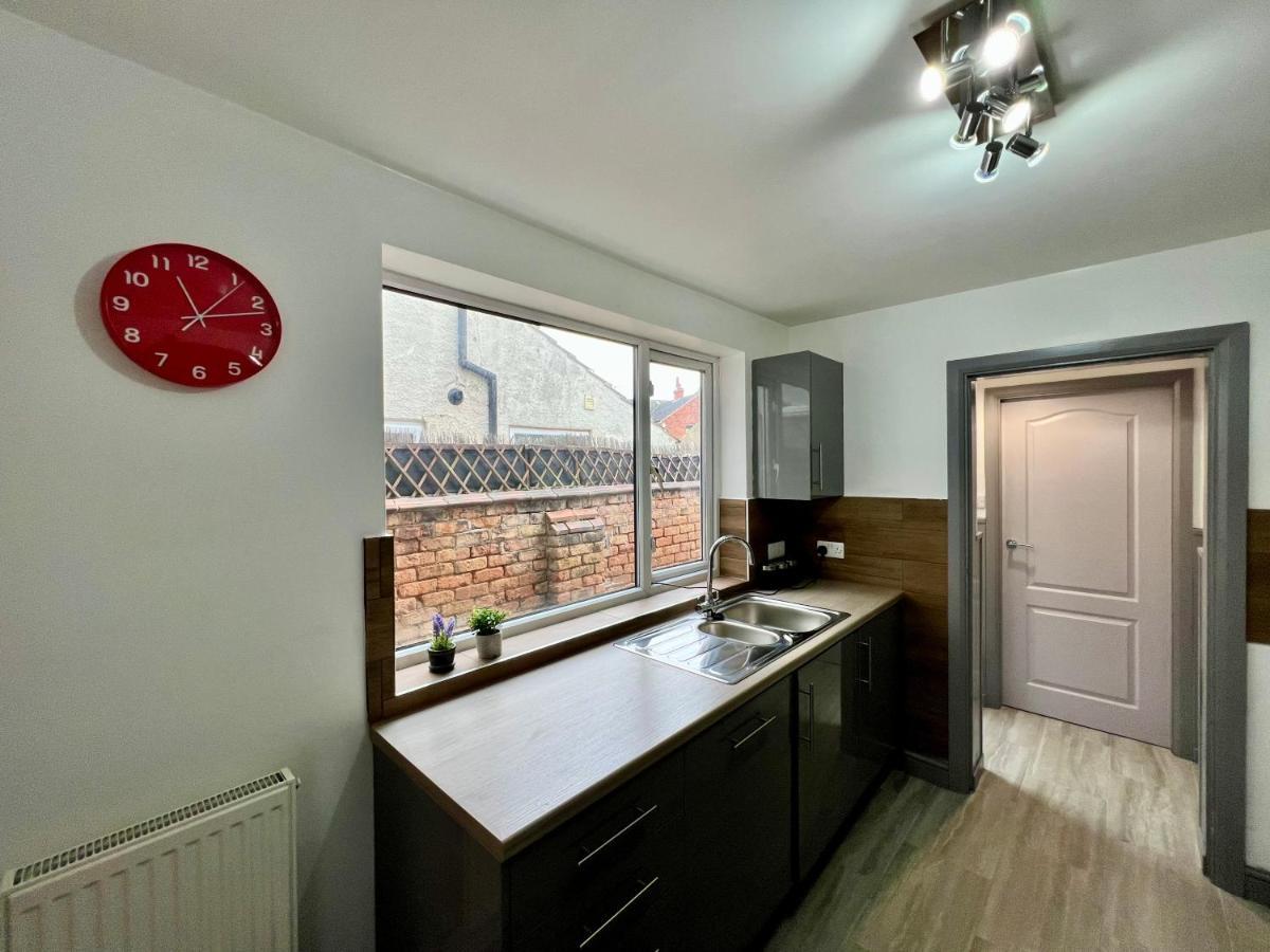 Bramhall House - Great For Contractors Or Family Holidays คลีทอร์ปส์ ภายนอก รูปภาพ